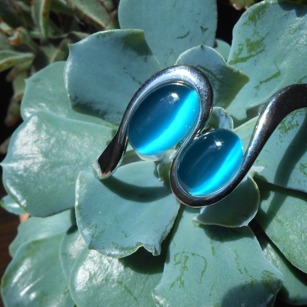 Teal Blue Magnetic Rhodium Cats Eye Cuff Bracelet